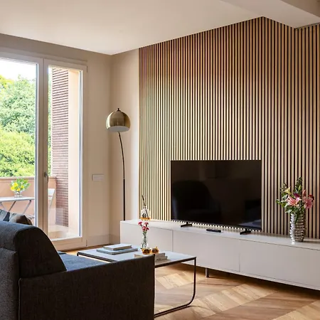 Luxury Apartment *