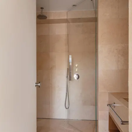 Luxury Rom